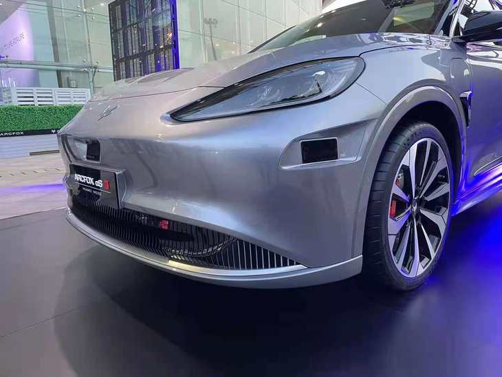 极狐阿尔法s华为 hi版正式发布 可城区1000km自动驾驶-新浪汽车