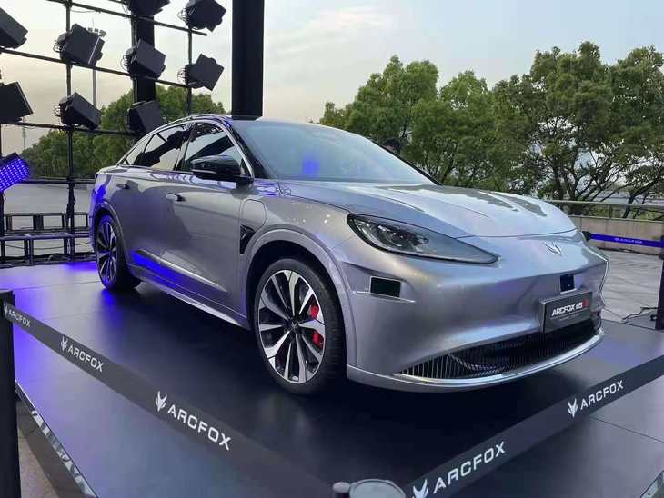 极狐阿尔法s华为 hi版正式发布 可城区1000km自动驾驶-新浪汽车