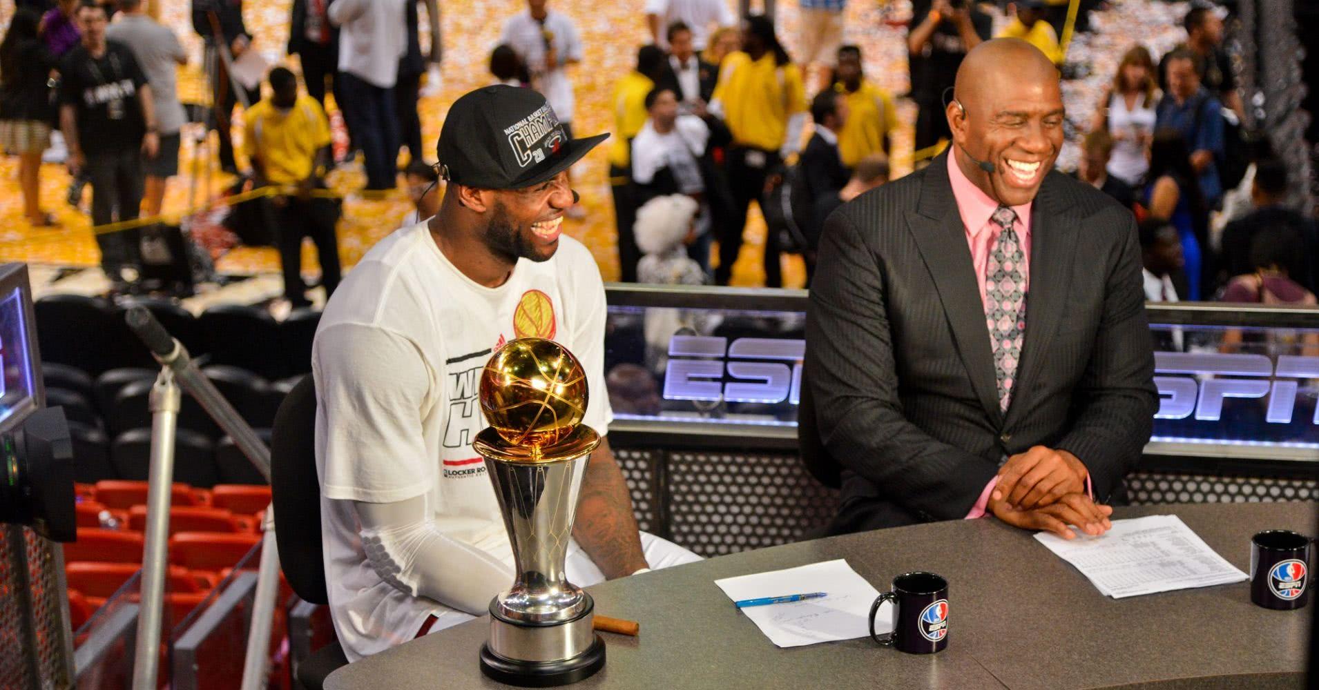 科比的名人堂引荐人是乔丹,那詹姆斯未来的引荐人会是谁?休闲区蓝鸢梦想 - Www.slyday.coM 科比的名人堂引荐人是乔丹,那詹姆斯未来的引荐人会是谁?休闲区蓝鸢梦想 - Www.slyday.coM