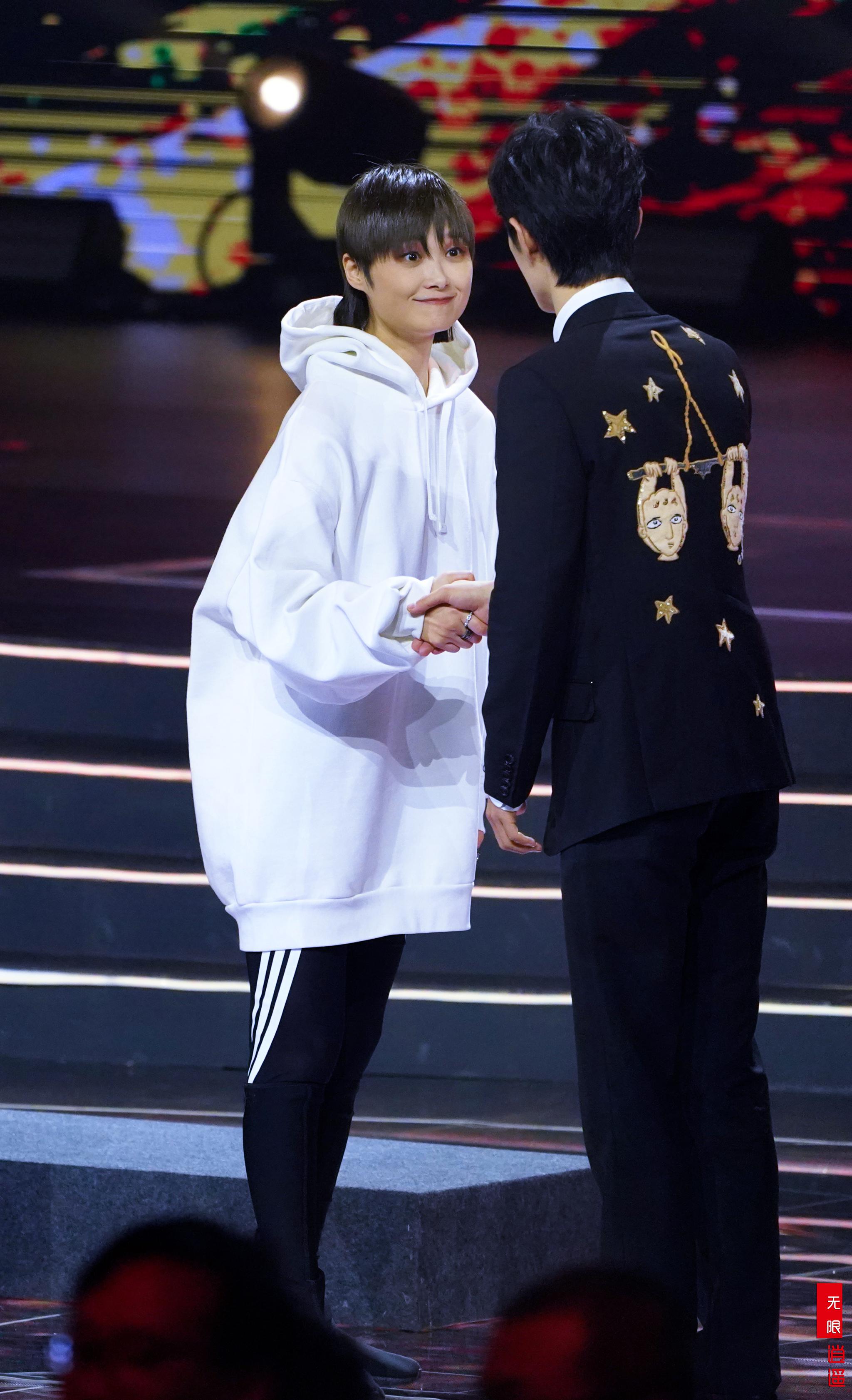 肖战空降王牌收官季和李宇春隔空对话送祝福金句引人泪目