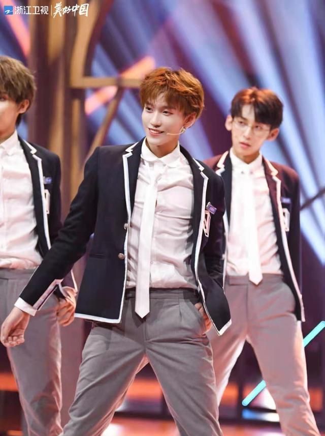 王牌罗一舟270度朝天蹬看呆众人余景天表情成亮点