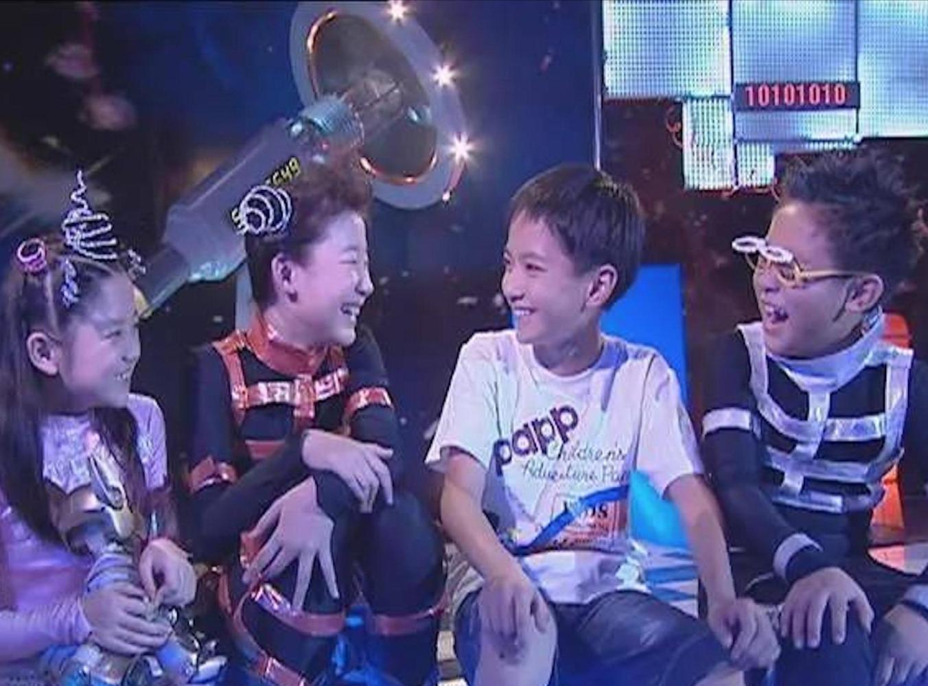 而《快乐星球》的一众主演,成年后进入娱乐圈发展的少之又少,成年之后