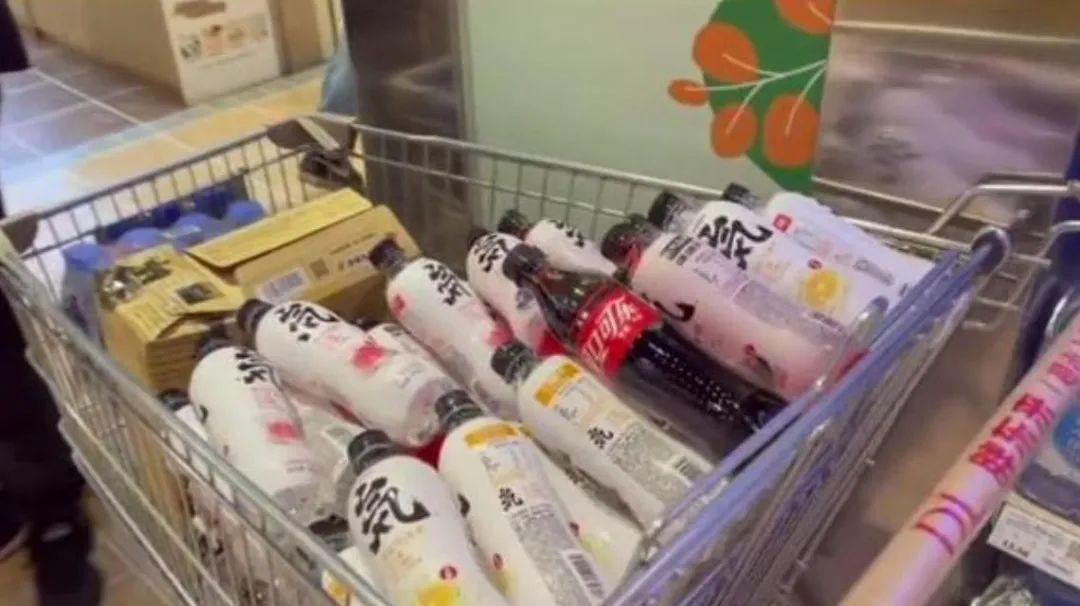 真刚！胖东来下架所有元气森林产品休闲区蓝鸢梦想 - Www.slyday.coM