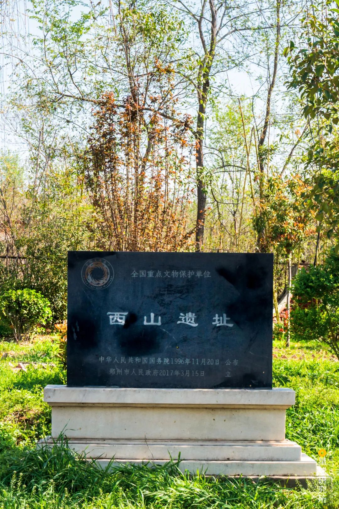 ▼(西山遗址,盛期为距今5300-4800年前,是中原地区已发现的最早的一座