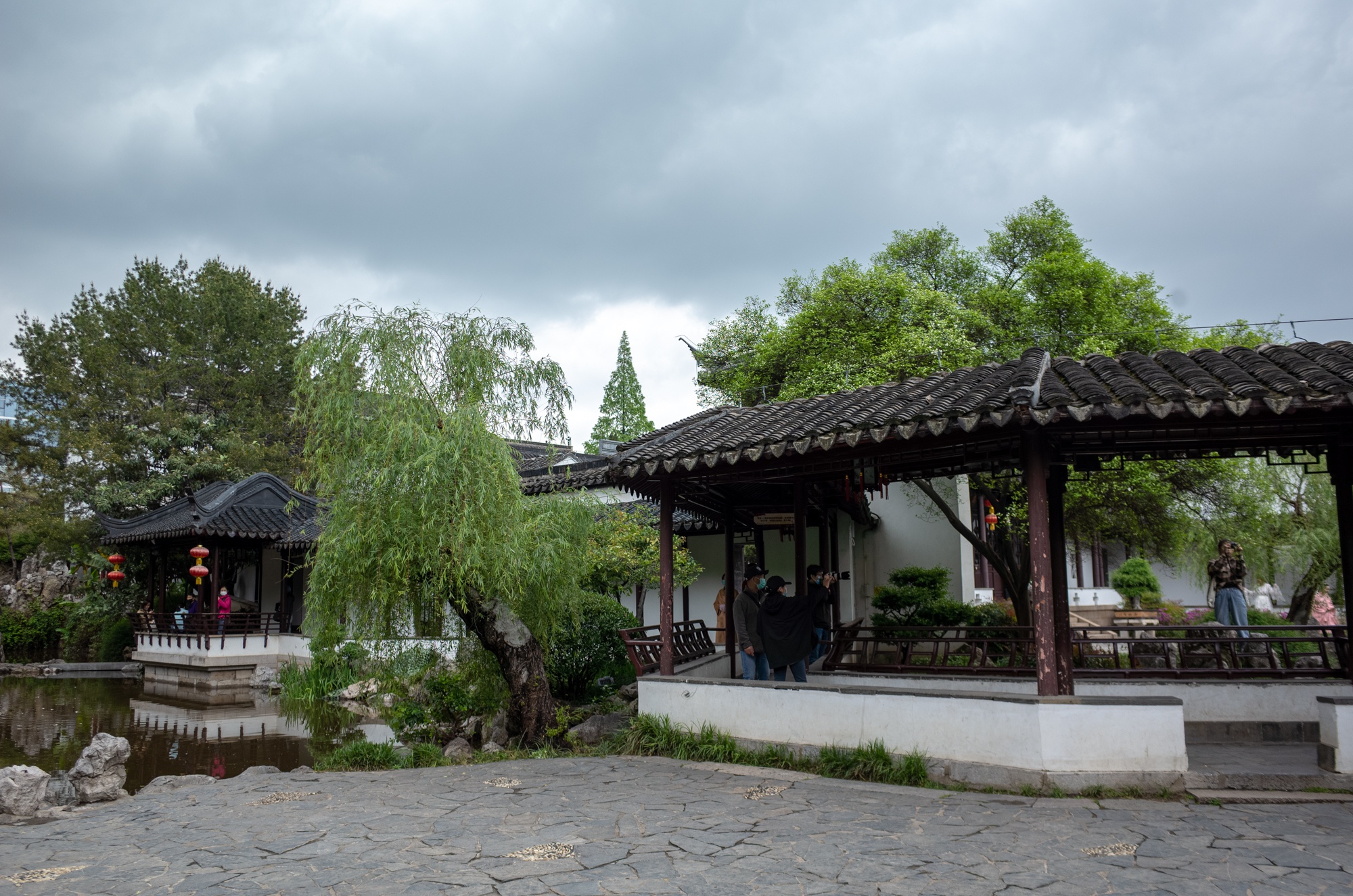 后来因明朝开国元勋徐达"未有宁居",于是给徐达建造了这座府邸花园以