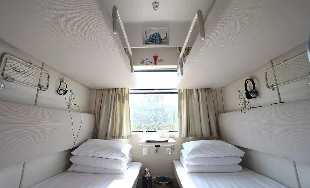 丽江大理双层卧铺列车刷屏朋友圈