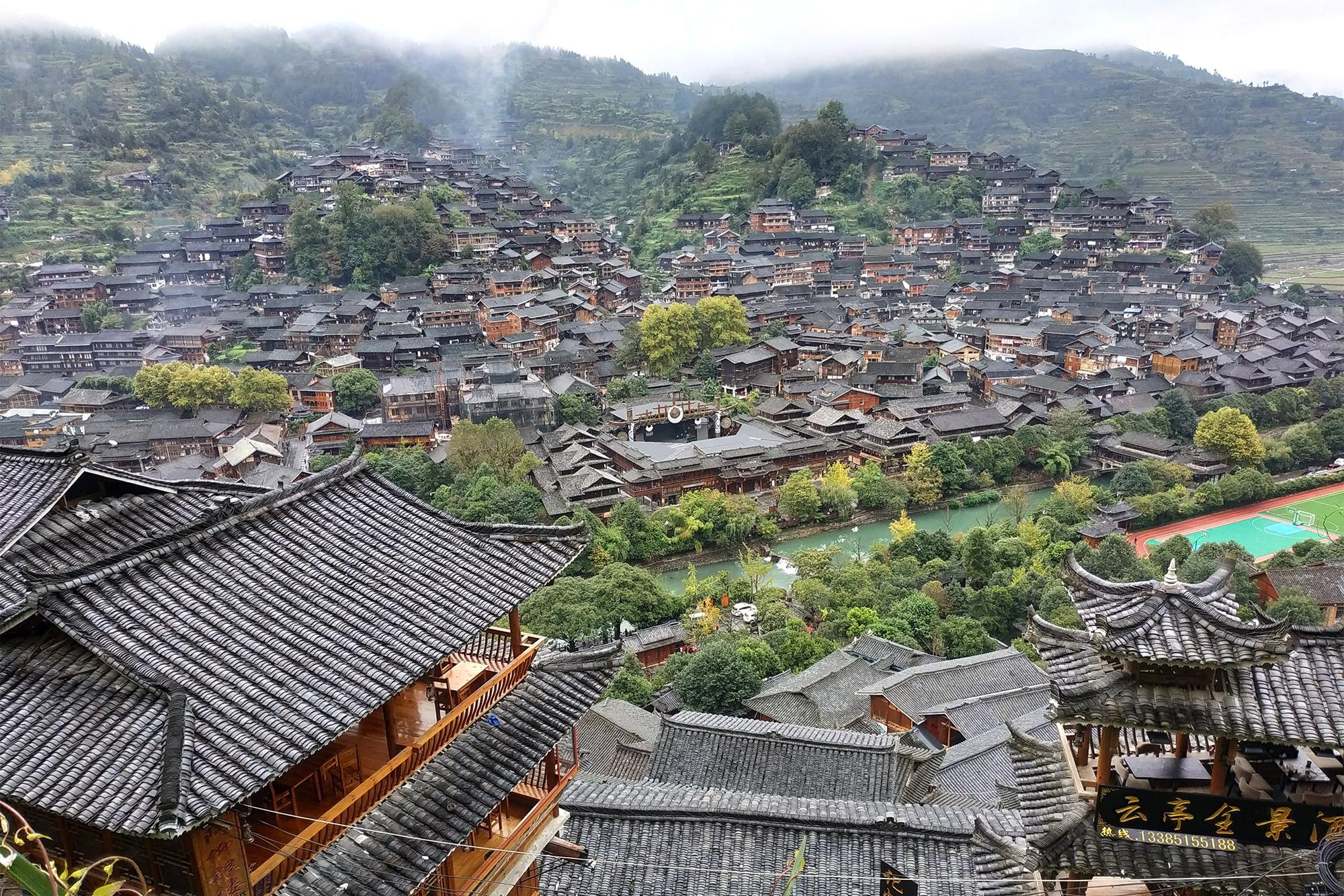 贵州西江千户苗寨中国最大的苗族聚居村寨景色美如世外桃源