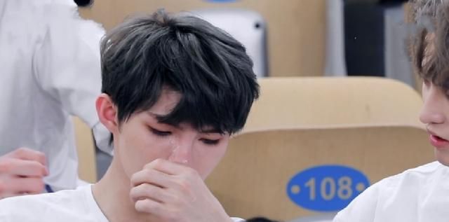 节目结束后,"刘隽哭了"登上微博热搜,刘隽工作室也在微博发出长文