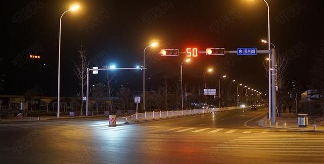 上海行人闯红灯被撞却要司机负责交警保护弱者