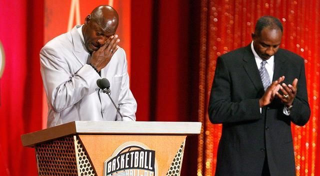 科比进名人堂是乔丹引荐的,那乔丹的引荐人是谁?曾当选2次状元休闲区蓝鸢梦想 - Www.slyday.coM 科比进名人堂是乔丹引荐的,那乔丹的引荐人是谁?曾当选2次状元休闲区蓝鸢梦想 - Www.slyday.coM