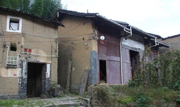 农村老房子很少住,卖掉的好,还是保留着好?卖掉的后果有哪些