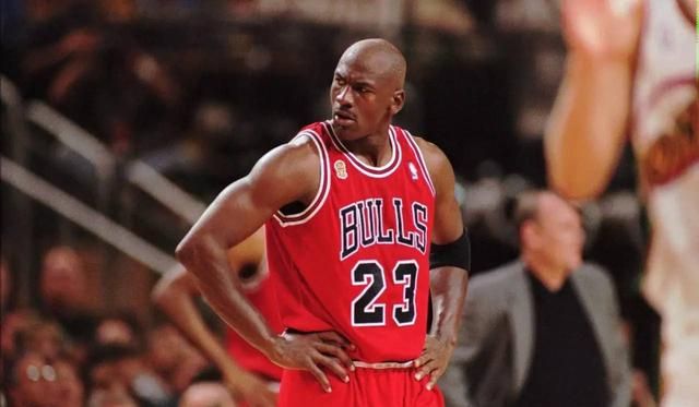 科比进名人堂是乔丹引荐的,那乔丹的引荐人是谁?曾当选2次状元休闲区蓝鸢梦想 - Www.slyday.coM 科比进名人堂是乔丹引荐的,那乔丹的引荐人是谁?曾当选2次状元休闲区蓝鸢梦想 - Www.slyday.coM