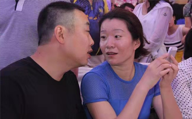 乒协主席刘国梁的爱情,与妻子是初恋,妻子因爱他选择出国打球!休闲区蓝鸢梦想 - Www.slyday.coM 乒协主席刘国梁的爱情,与妻子是初恋,妻子因爱他选择出国打球!休闲区蓝鸢梦想 - Www.slyday.coM