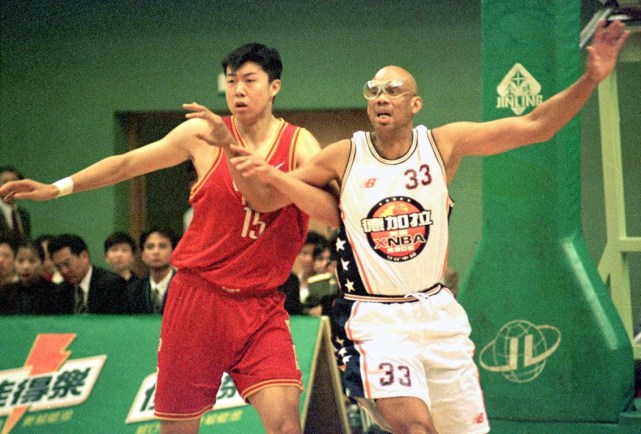 麦迪骑电动车 王治郅对位贾巴尔 奥尼尔秀8块腹肌