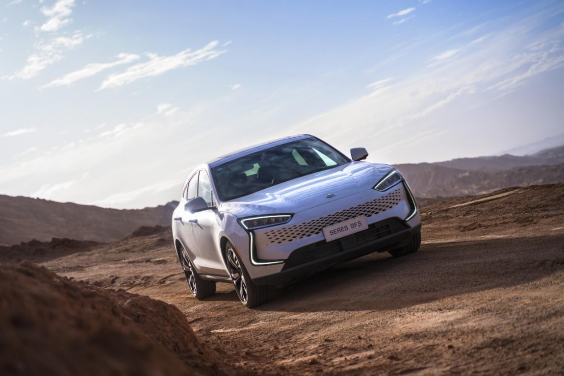 高性能 无忧里程加持,赛力斯sf5如此突出重围-新浪汽车