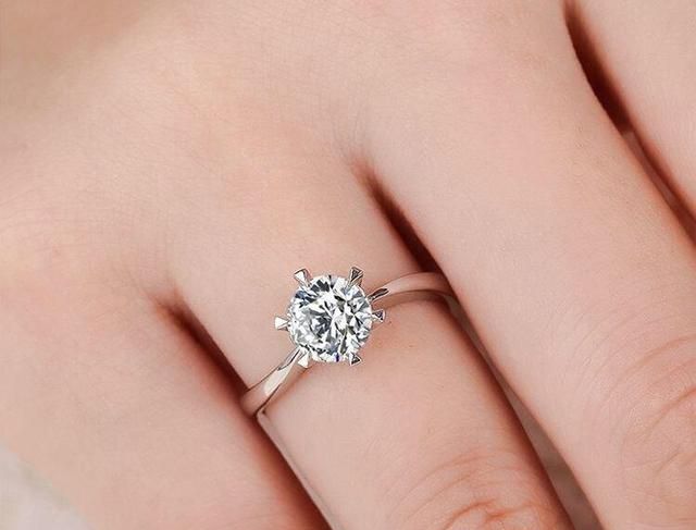 为给女友买10万的钻戒,我去找哥们借钱,他说了七个字,让我醒悟休闲区蓝鸢梦想 - Www.slyday.coM