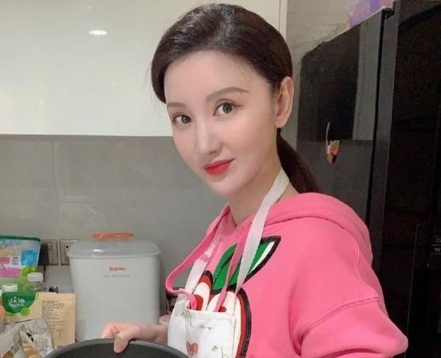 张萌三四点还给员工发信息,她以为的自豪,是她员工的悲哀!休闲区蓝鸢梦想 - Www.slyday.coM 张萌三四点还给员工发信息,她以为的自豪,是她员工的悲哀!休闲区蓝鸢梦想 - Www.slyday.coM