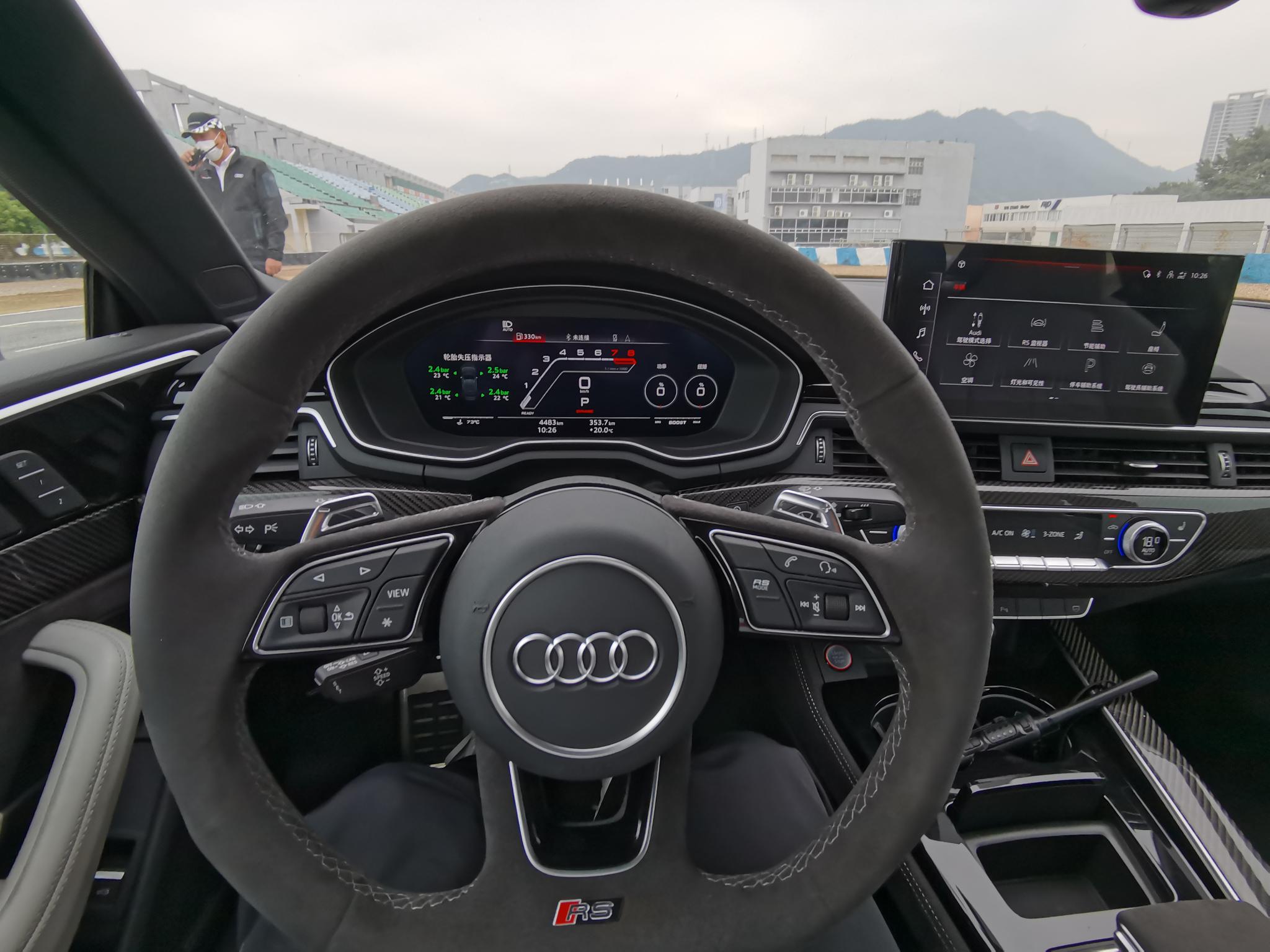 另外这三款车型的方向盘转向手感也是非常精准,细腻,即使在高速过程中