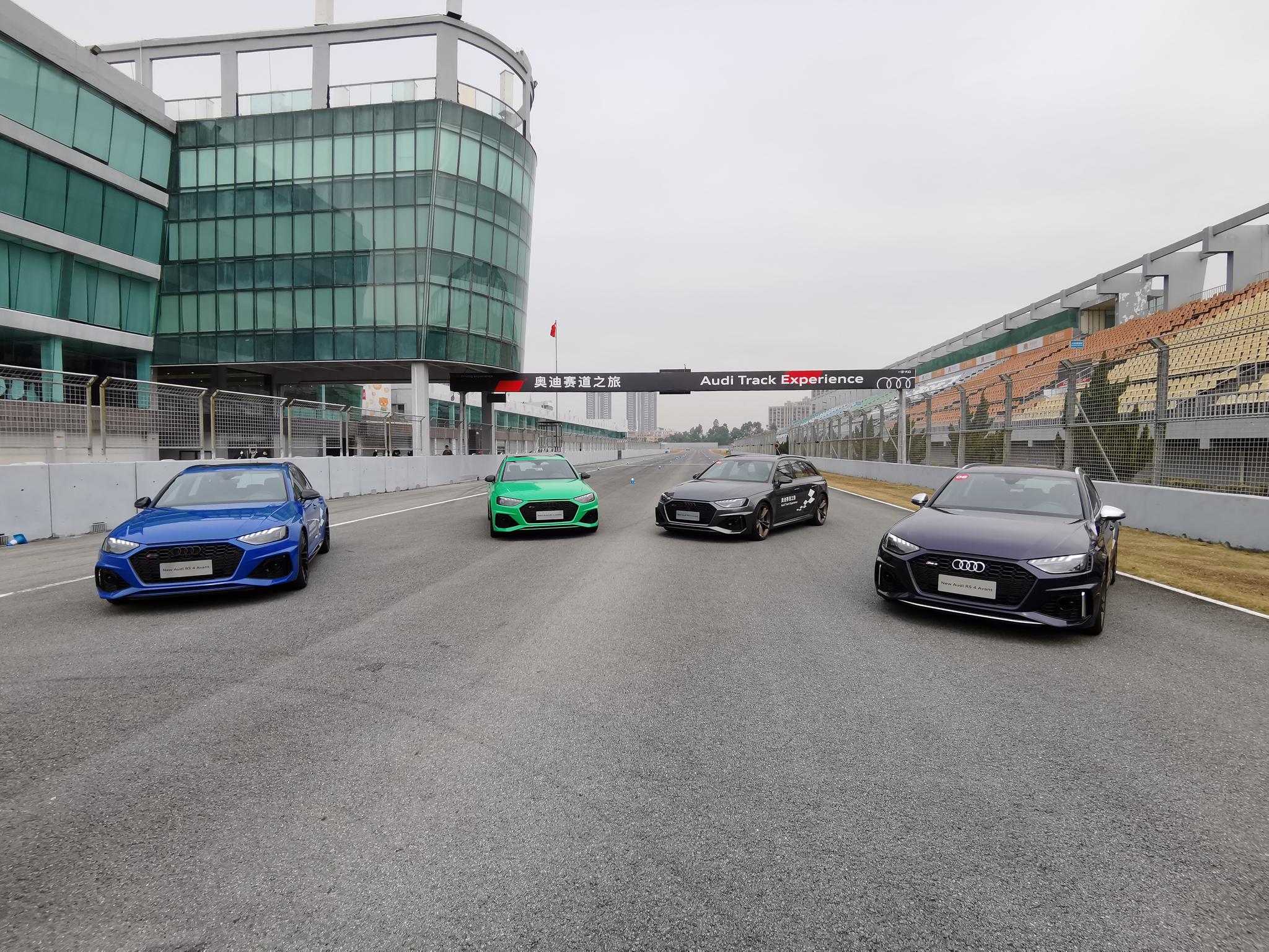 奥迪rs4/rs5赛道体验如何?我们就来珠海国际赛车场感受下