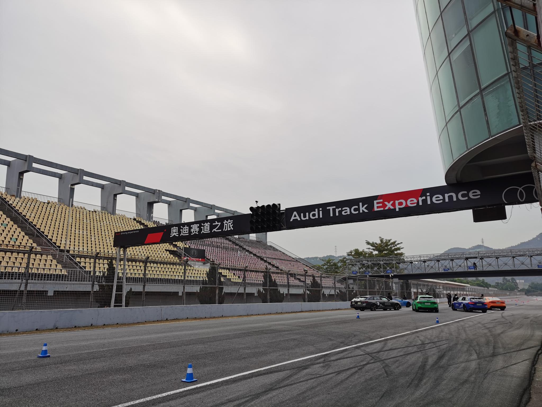 奥迪rs4/rs5赛道体验如何?我们就来珠海国际赛车场感受下