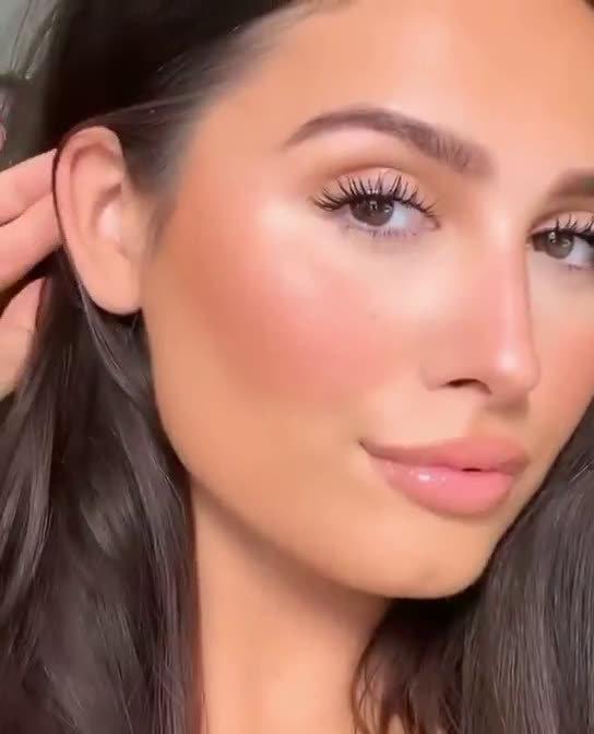 有点小性感的日常欧美妆,轻轻挑起的眉角,既高冷又有些小傲娇