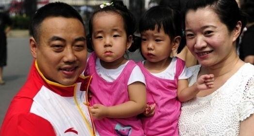 乒协主席刘国梁的爱情,与妻子是初恋,妻子因爱他选择出国打球!休闲区蓝鸢梦想 - Www.slyday.coM 乒协主席刘国梁的爱情,与妻子是初恋,妻子因爱他选择出国打球!休闲区蓝鸢梦想 - Www.slyday.coM