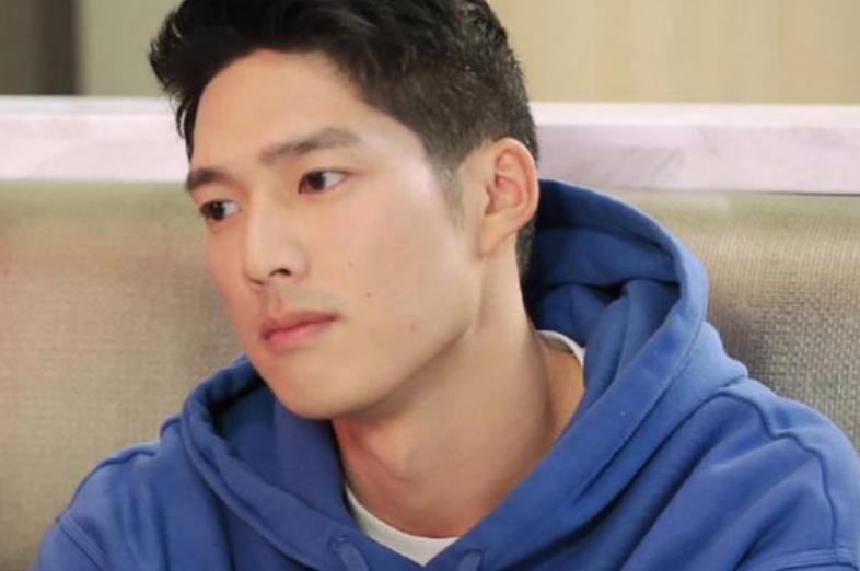 该网友称,吴永恩说:"你是tinder date的老玩家,什么时候成为boy的?