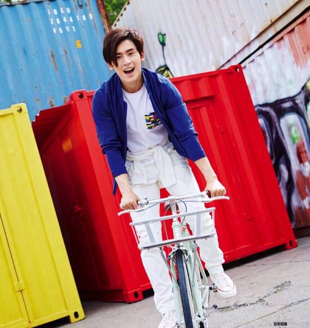 张哲瀚是全能运动人?看到晒图,粉丝:哥,有什么是你不会的吗?