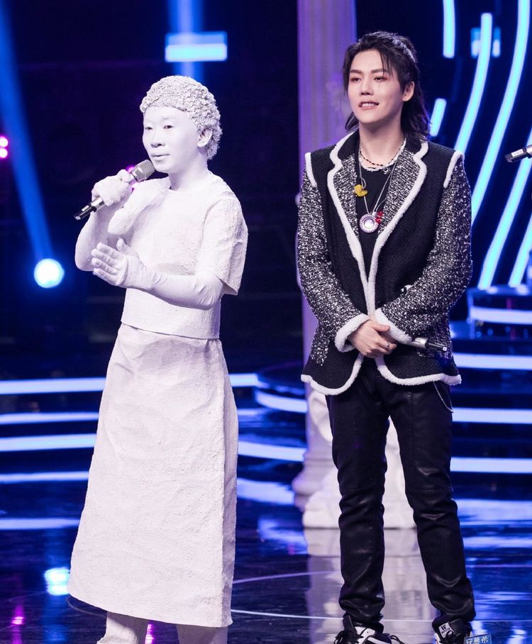 孙坚虎虎再穿旗袍女装大佬重聚首大咖秀终于有那味了