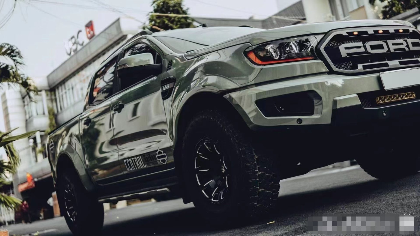 福特rangerraptor改色卡其绿皮卡也开始玩儿颜色了