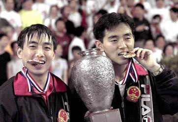 乒协主席刘国梁的爱情,与妻子是初恋,妻子因爱他选择出国打球!休闲区蓝鸢梦想 - Www.slyday.coM 乒协主席刘国梁的爱情,与妻子是初恋,妻子因爱他选择出国打球!休闲区蓝鸢梦想 - Www.slyday.coM