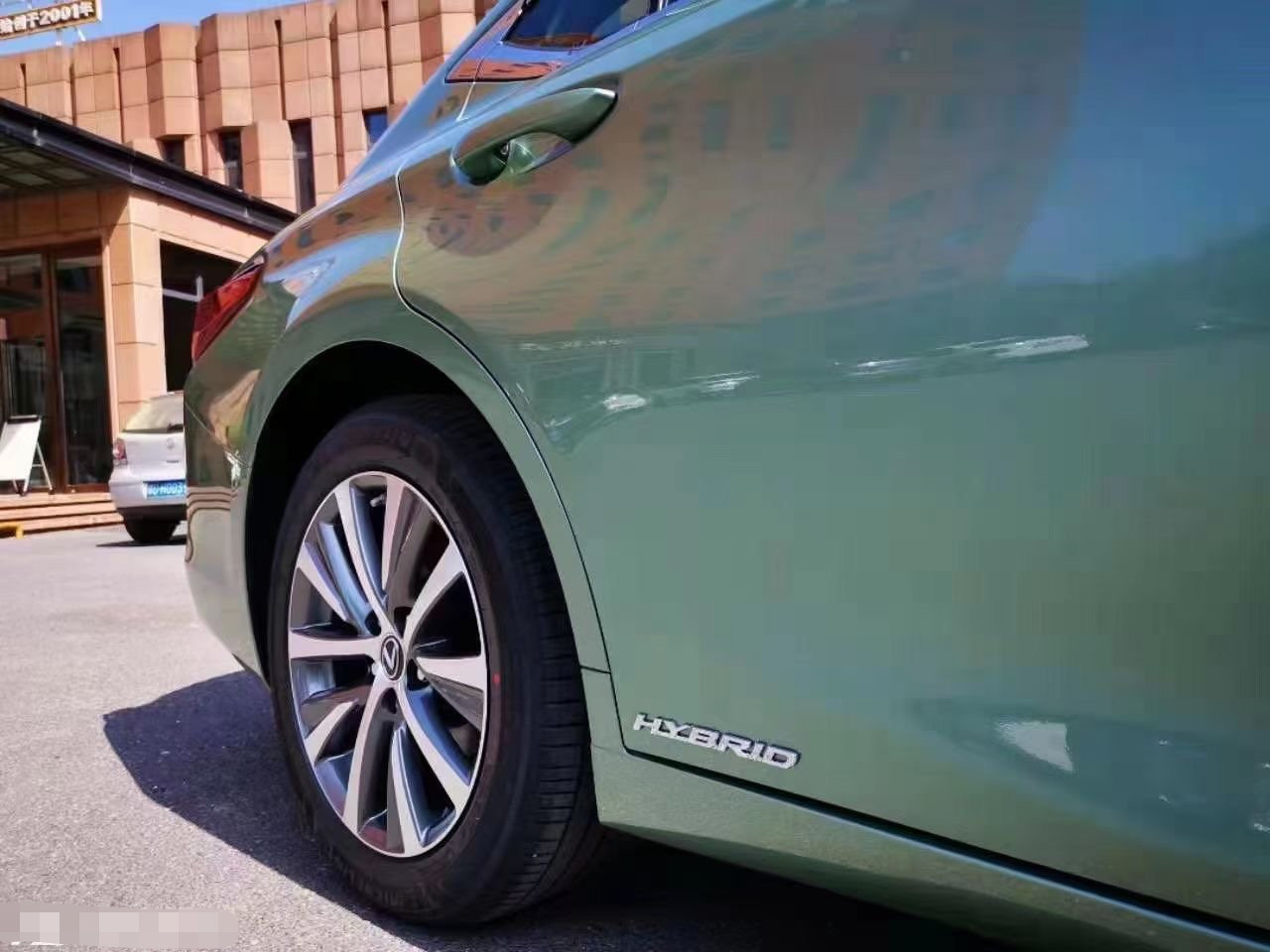 雷克萨斯es300h改色抹茶绿文艺范儿十足