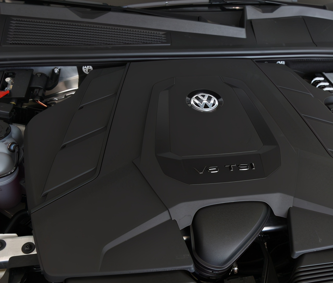 低调的豪华车标配空气悬架托森四驱车重2吨仅59秒可破百