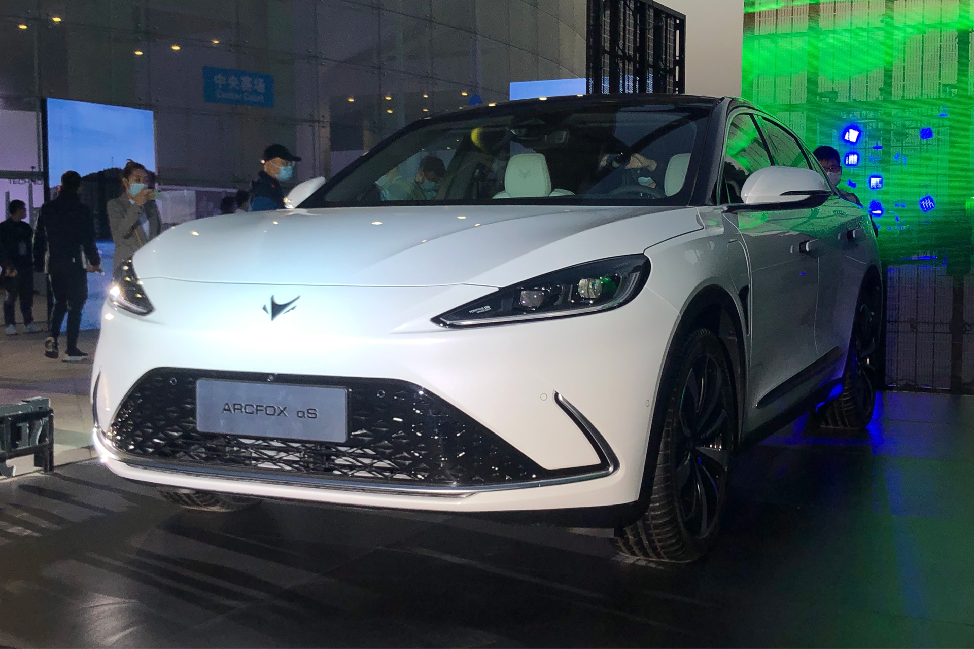 极狐阿尔法s正式上市,售价25.19万-34.49万元!-新浪汽车