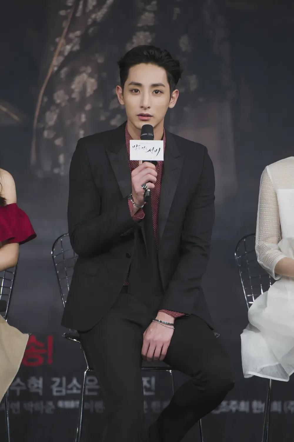 李洙赫从模特到演员不变的是眼神中的邪魅狂狷