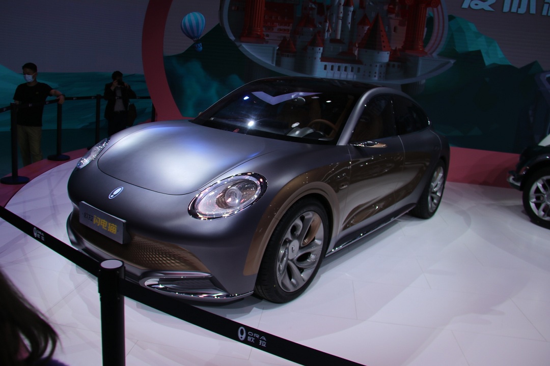2021上海车展丨优雅复古与动感时尚欧拉朋克猫闪电猫首发亮相