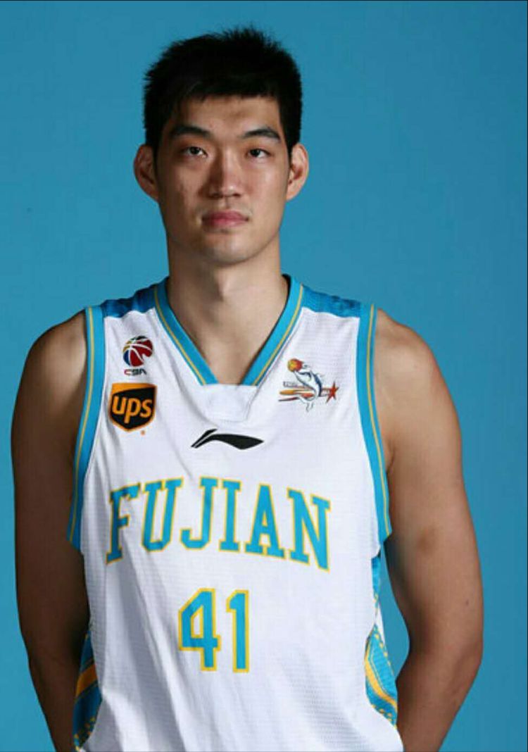 第五位:福建队孙喆,2米21孙喆,今年31岁,身高221厘米,体重129kg,本