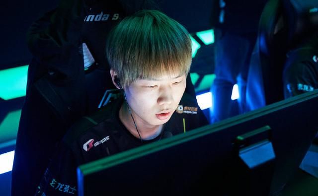 PCL春季赛首周结束 4AM剧本杀反超夺冠!112从头猛到尾!休闲区蓝鸢梦想 - Www.slyday.coM