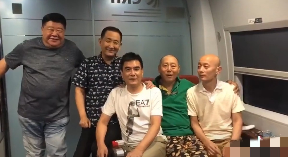 葛优与梁天李诚儒罕聚会64岁太消瘦令人忧心老友里独缺谢园
