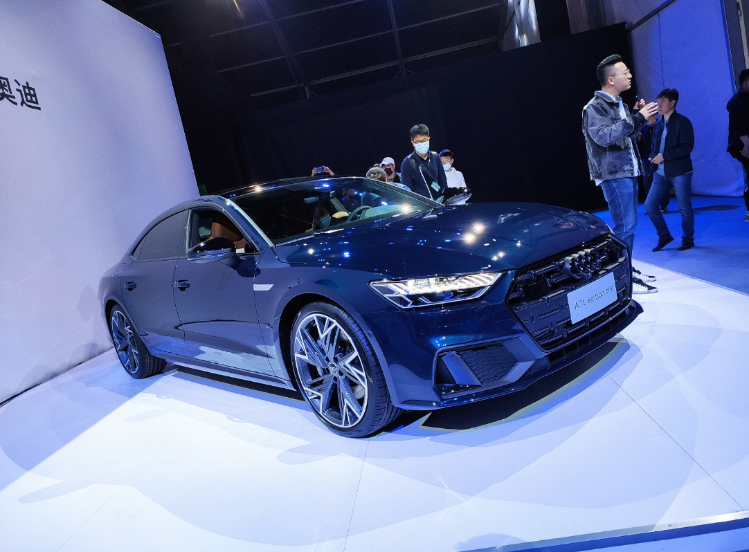 上海车展上汽奥迪a7l亮相轴距加长98mm国产依然香吗