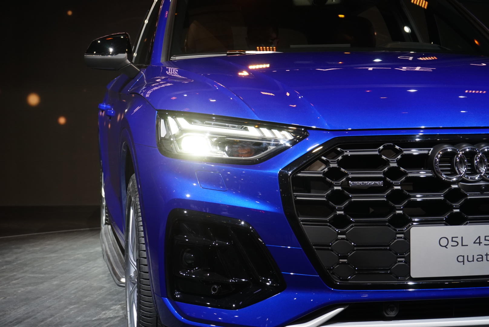 2021上海车展丨 换装"箭形"大灯 新款奥迪q5l亮相