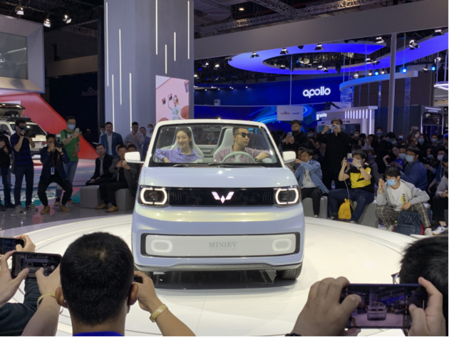【原创】五菱宏光miniev cabrio首发亮相 可爱又兼顾拉风