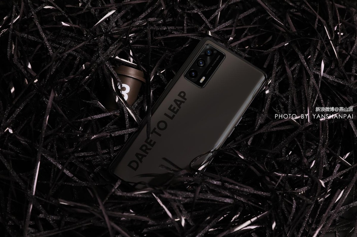 真我x7pro至尊版评测2500元内唯一曲面屏5g手机香不香