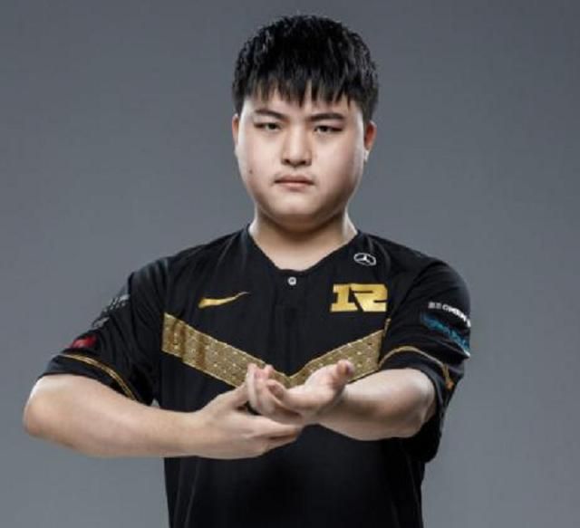 rng迎来金色的雨成功剑指冰岛gala成为新一代的神