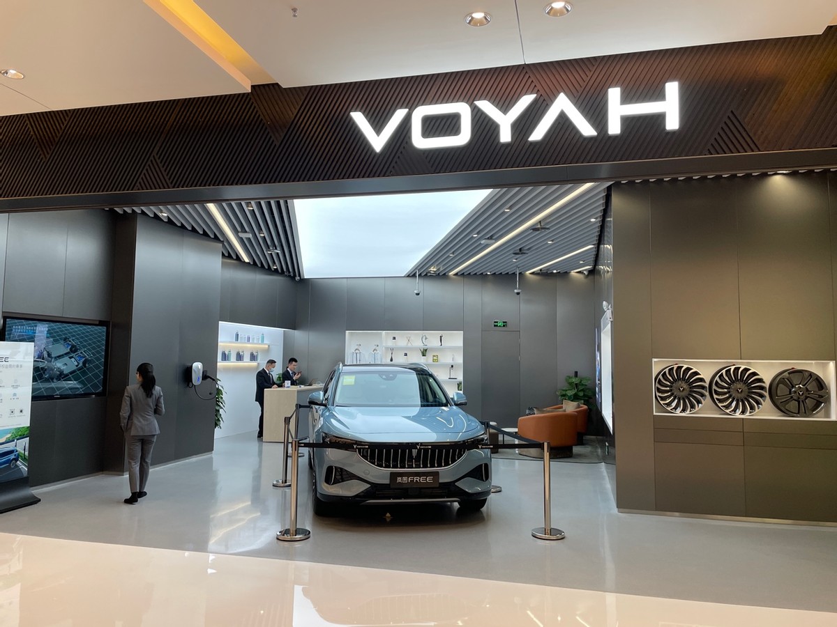 逛个街顺便把车买了?探店岚图空间成都店