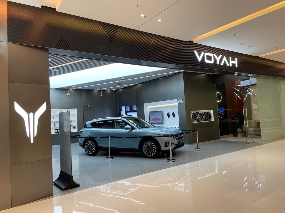 探店岚图空间成都店-新浪汽车