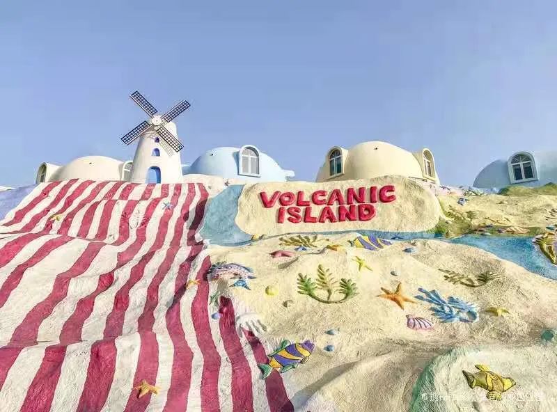 版的"纪念碑谷"和"救赎山",纵横交错的几何线条,甜蜜梦幻的宫墙城堡