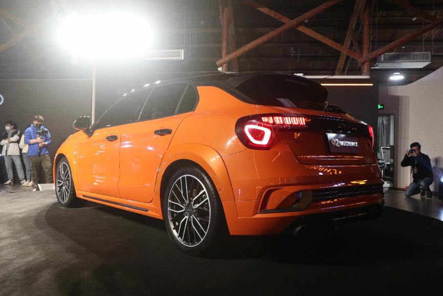 中国产的小钢炮够不够刚来看领克02hatchback有什么不一样