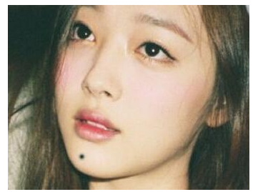 新闻看点# 下巴有痣痣出现在下巴上,那么. 来自星座运势闲谈 - 尾博