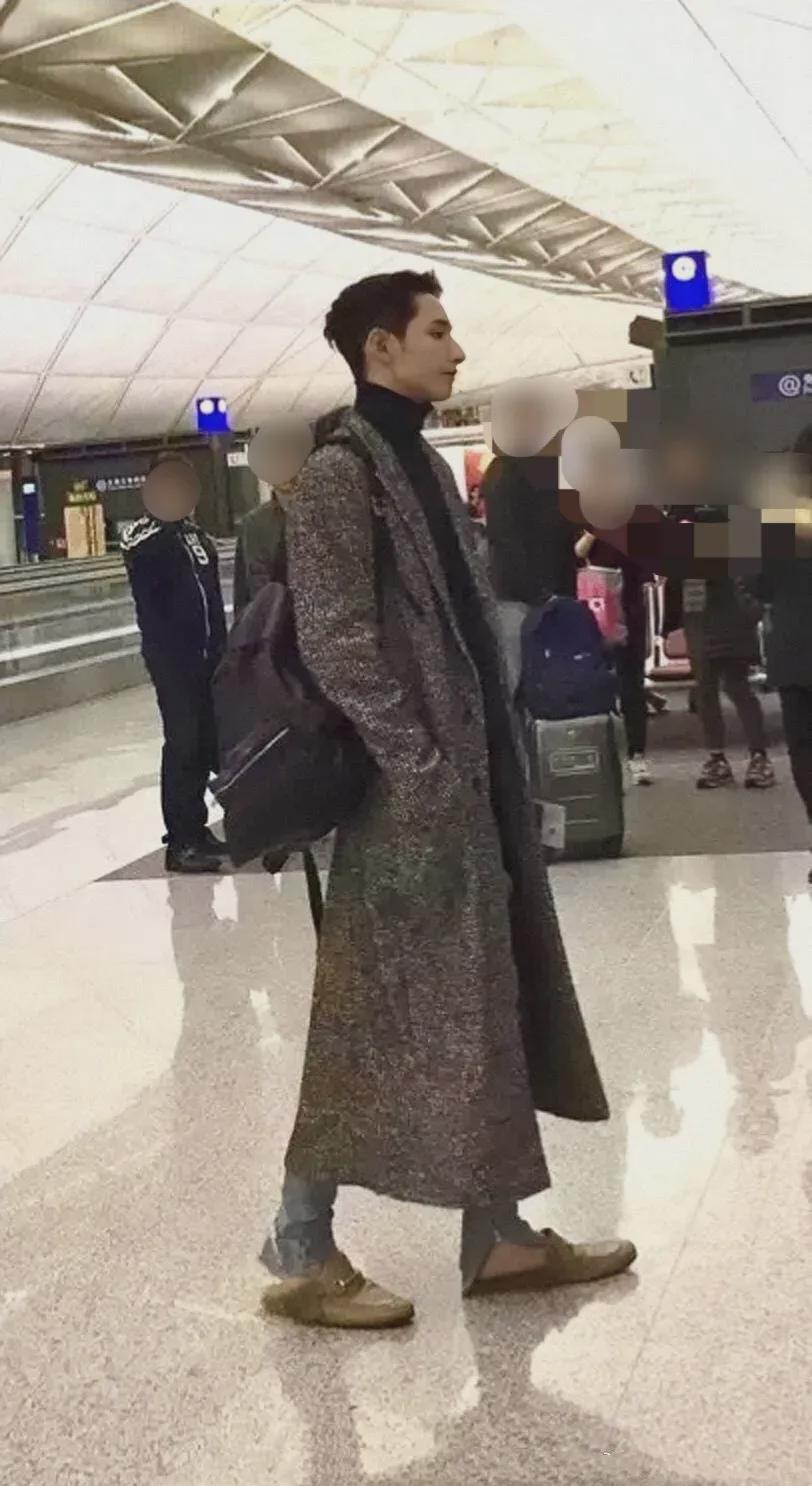 李洙赫从模特到演员不变的是眼神中的邪魅狂狷